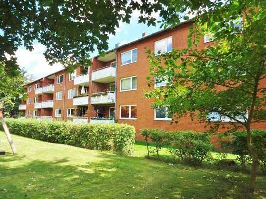 Ihr neues Zuhause in Klein Pampau! Schicke renovierte 4,0-Zimmer-Wohnung mit Balkon!