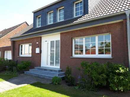 Modernes Einfamilienhaus mit sechs Zimmern und zwei Garagen in Meerbusch Osterath