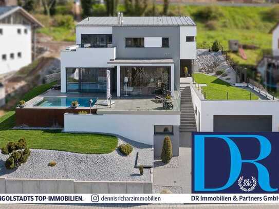 Beeindruckende Aussicht und modernes Design: Exklusives Architektenhaus in Riedenburg.