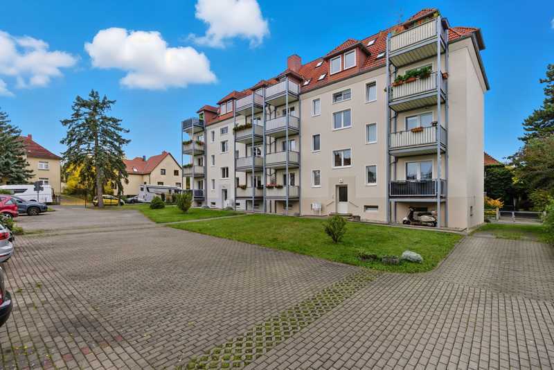 2-Raum-Wohnung mit Einbauküche, Balkon und Stellplatz!