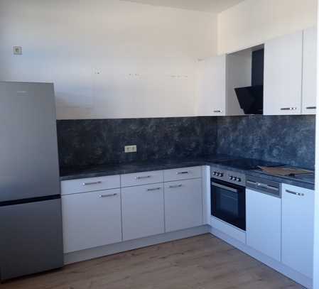 Single-Wohnung mit neuem Bad und neuer Einbauküche