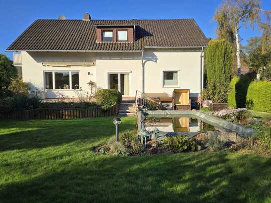 Gepflegtes Einfamilienhaus mit schönem Garten und Pool in ruhiger Lage