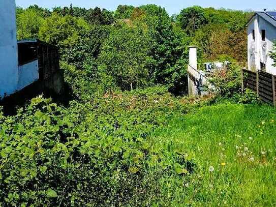 **Idyllisches Grundstück umgeben vom Wald und Bach**