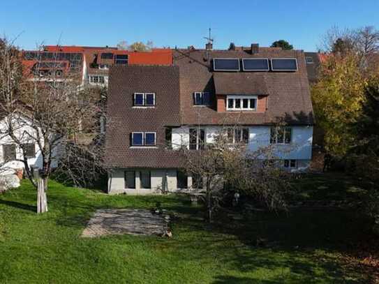 GROSSZÜGIGES ZWEIFAMILIENWOHNHAUS
MIT GROSSEM GARTEN IN
BELIEBTER LAGE