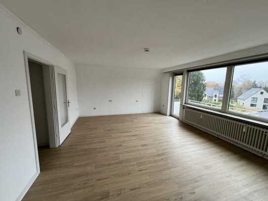 Schöne 3-Raum-Wohnung mit Balkon und Einbauküche in Hamburg Niendorf