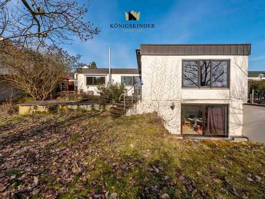 Ihr neues Zuhause wartet! Charmanter Flachdachbungalow in Top-Lage mit 2 Garagen!