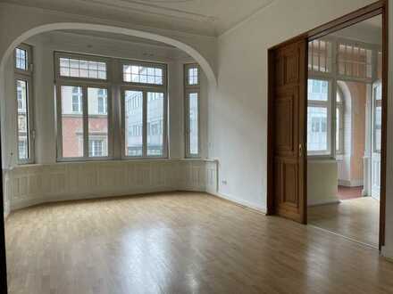 Renovierte 4-Zimmer-Altbauwohnung im Jugendstil mit Balkon und Loggia in Bielefeld-Mitte