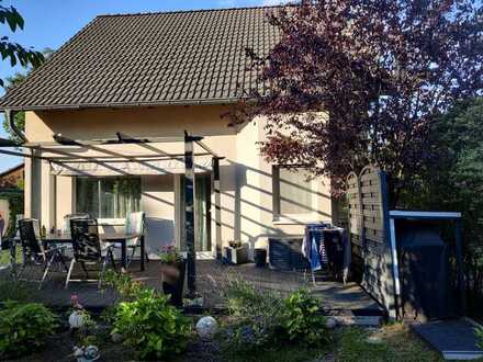Gut gelegenes 4-Zimmer-Einfamilienhaus mit EBK in Berlin