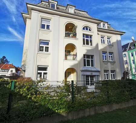 Exklusiver Wohnraum in einer Villa im Jugendstil