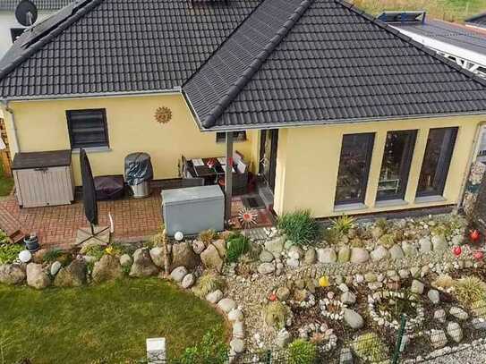 Winkelbungalow mit Photovoltaikanlage und Energieeffizienz A+ Ihr Traumhaus in ruhiger Lage