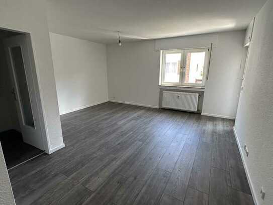 Erstbezug nach Sanierung mit Balkon: Exklusive 2-Zimmer-Wohnung in Neuss