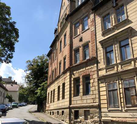 Geräumiger charmanter sanierungsbedürftiger Altbau in der Innenstadt von Altenburg