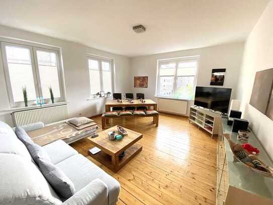 Schöne 3 Zimmer Altbauwohnung mit Balkon direkt am Geibelplatz...