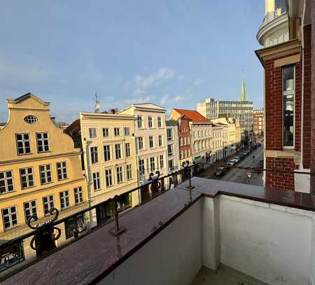 Modern sanierte 2 Zi.-Altbauwohnung mit Balkon auf der Lübecker Altstadtinsel