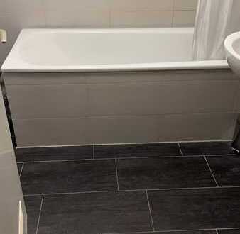 Stilvolle, neuwertige 1-Zimmer-Wohnung mit Balkon und EBK in Köln