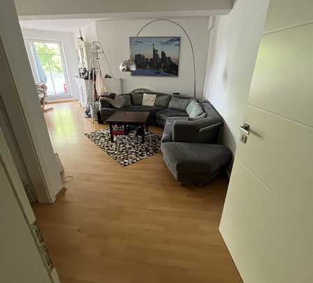 Geschmackvolle Wohnung mit drei Zimmern sowie Balkon und EBK in Fürstenfeldbruck