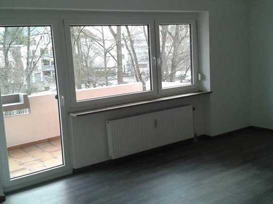 Schöne und gepflegte 3-Raum-Wohnung mit Balkon in Würzburg