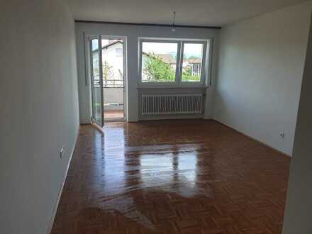 Erstbezug nach Sanierung: 1-Zimmer-Hochparterre-Wohnung mit Loggia in Ainring