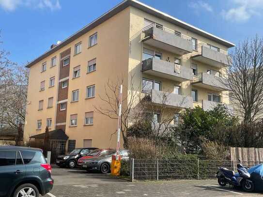 Helle, komplett sanierte Dachgeschosswohnung mit Balkon