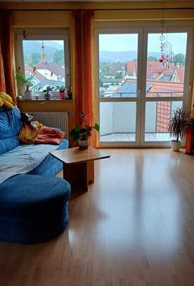 Helle 2-Zimmer-Dachgeschosswohnung mit Einbauküche in Kleinheubach