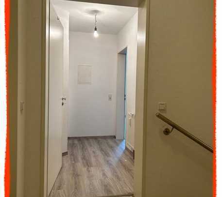 2-Zimmer-Wohnung mit BALKON, EINBAUKÜCHE und Personenaufzug im Herzen Zwickau's zu vermieten!