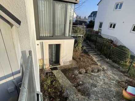 Urdenbach - 370 m² großer Garten - 3,5 Zimmer mit Wintergarten