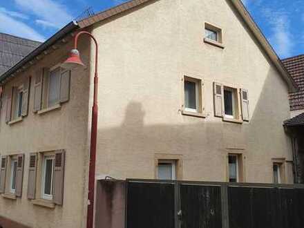 Ansprechendes Einfamilienhaus, Scheune, Nebenraum, mit fünf Zimmern in Dossenheim