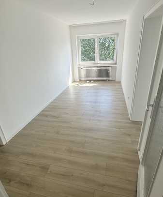 Für maximal 4 Personen: schöne 4-Zimmer-Wohnung mit Balkon zu vermieten!