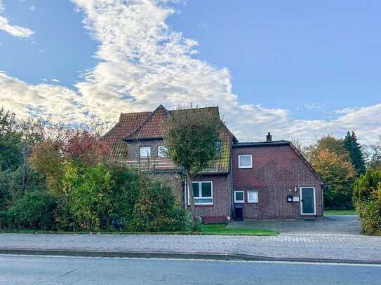 Investoren aufgepasst ! 
Mehrfamilienhaus auf großem Grundstück in zentraler Lage von Jaderberg!