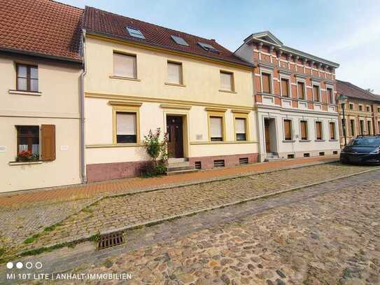 Geräumige 6-Zimmer-Wohnung über zwei Etagen mit Gartennutzung