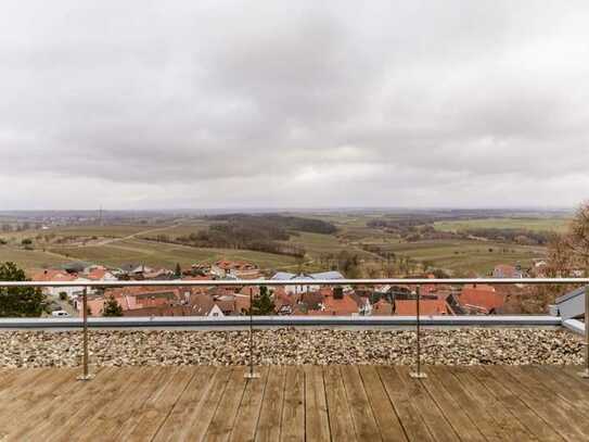 EXKLUSIVES WOHNHAUS MIT ARCHITEKTONISCHER RAFFINESSE UND PANORAMABLICK