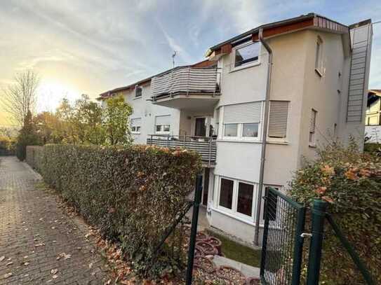 Sehenswerte / Helle 2,5 Zimmer Wohnung mit EBK,Garten & Tiefgarage in Leonberg