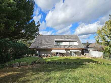 Zweifamilienhaus mit großem Garten in attraktiver Lage am Ortsrand