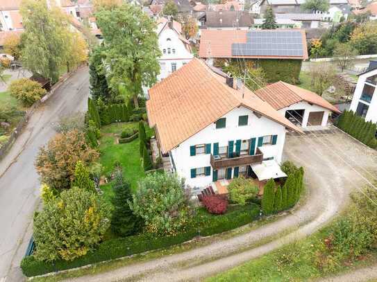 Zweifamilienhaus im Top-Zustand mit traumhaftem Garten und viel Platz für die ganze Familie