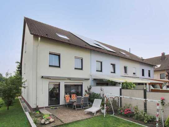 Viel Platz für die Familie - Reiheneckhaus mit ausgebautem DG-Appartement & Garage am Haus