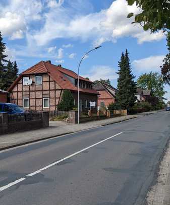 Großes Haus mit Garten und vielen Gestaltungsmöglichkeiten