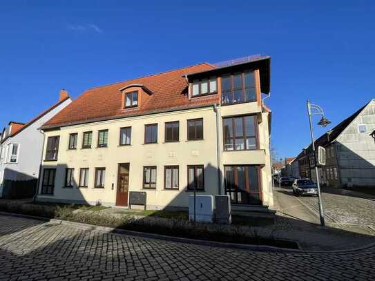 Schöne und vollständig renovierte 3-Raum-Wohnung mit Einbauküche in Stavenhagen