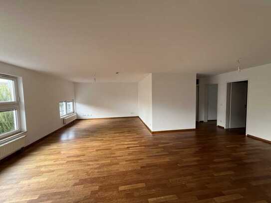 Seeblick - 4-Zimmer-Wohnung mit Klimaanlage, EBK, Süd-West-Balkon, TG Stellplatz