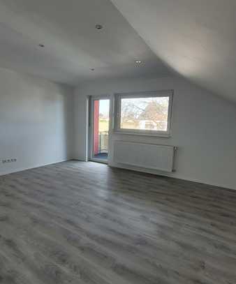 Komplett neu renovierte 2-Zimmer-DG-Wohnung mit Balkon in Karlsruhe-Stupferich