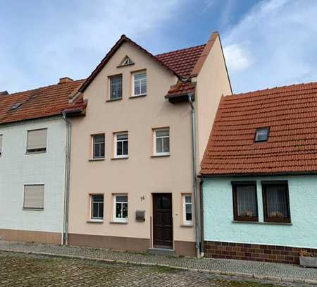 Einfamilienreihenhaus mit Anbau (Stadthaus) in ruhiger Lage von Artern