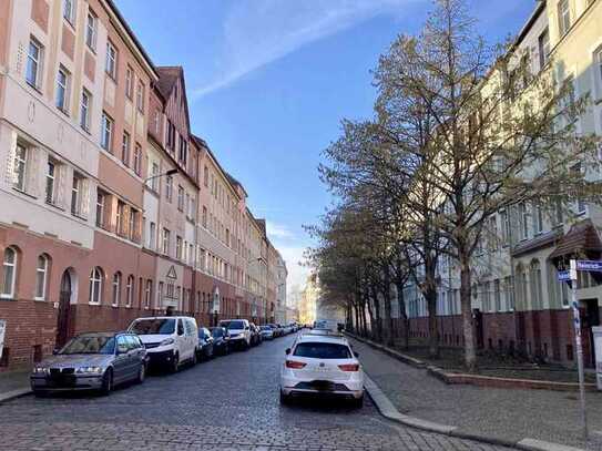 Frisch Sanierte 2 Zimmer Wohnung mit Balkon