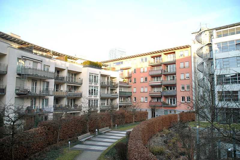 Neuwertige 3 Zi.-Wohnung | moderne Küche | 2 Balkone | TOP-Infrastruktur Nähe OEZ | U1/U3/Tram/Bus