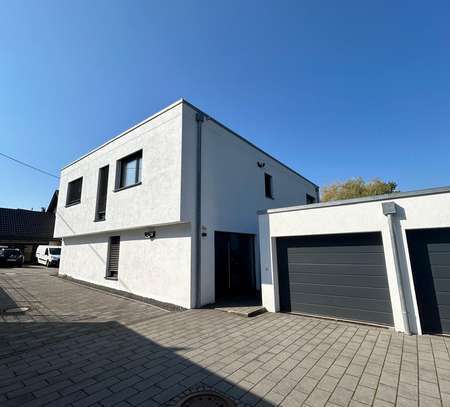 Luxuriöse und großzügige 2,5-Zimmer Wohnung - mit schöner Dachterrasse in Richtung Westen