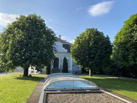 Herrschaftlich wohnen in der Traumvilla mit Pool, 3-Zimmer Wohnung, 2 Bäder und 2 Garagenstellplätze