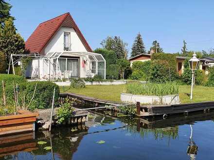 Grundstück mit eigenem Ufer, Hafen und Kleinhaus in Neu Venedig