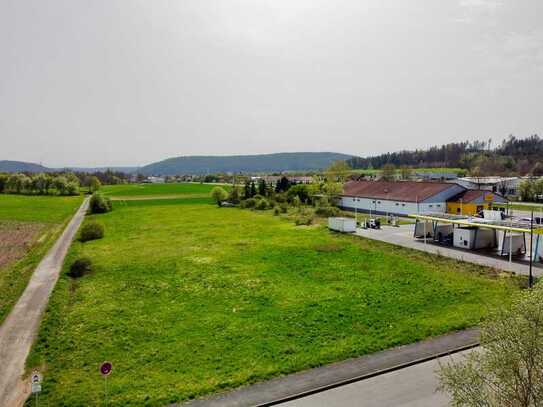 Attraktives Gewerbegrundstück mit tollem rechteckigen Schnitt direkt an der B85