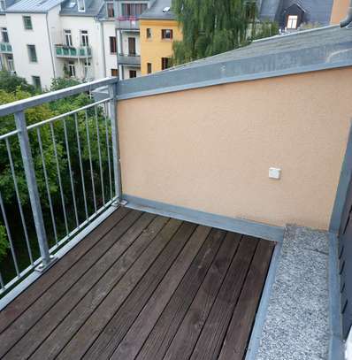 Modernes Laminat - Süd-Balkon - - Dachschrägen - frei ab 1.3.25