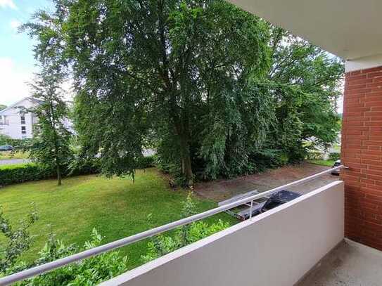 Uninahe 1 Zimmerwohnung in Bremen mit großem Wohnraum und Balkon.