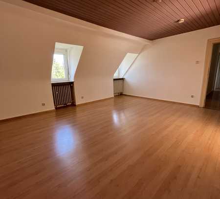 Attraktive und modernisierte 4-Zimmer-Dachgeschosswohnung mit Einbauküche in Trier