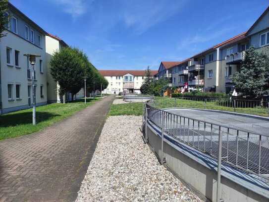 Wohnen wie im Urlaub! Vermietet mit Balkon, Tiefgaragenstellplatz und Einbauküche !